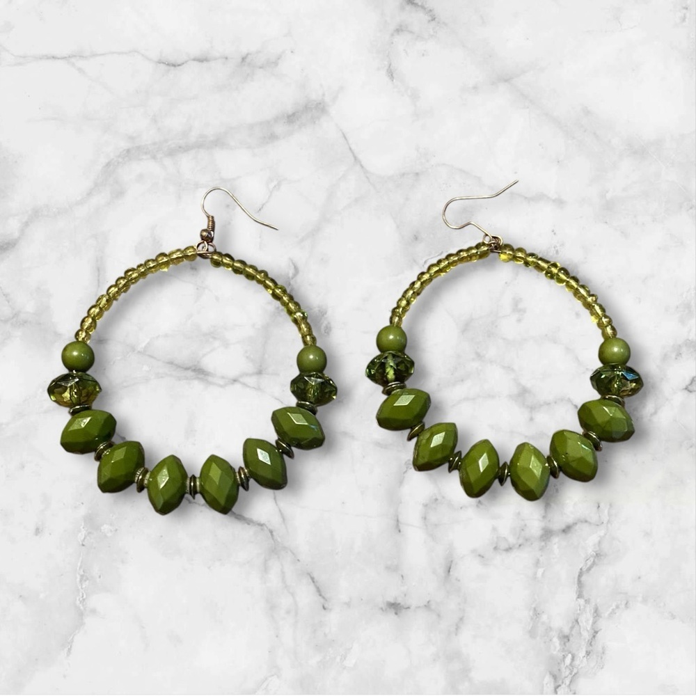 Elegant Green Beaded Earrings - Picture 3 of 4